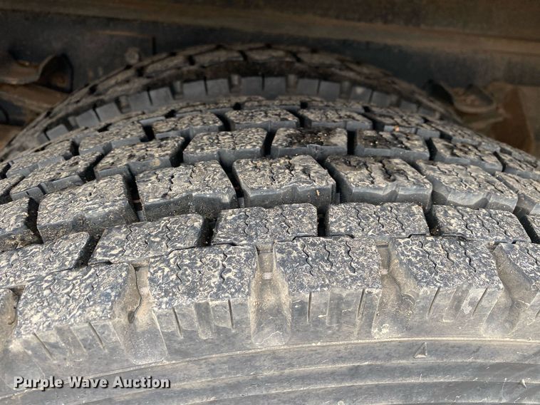 image for item KB9456 1998 Ford F800  winch truck