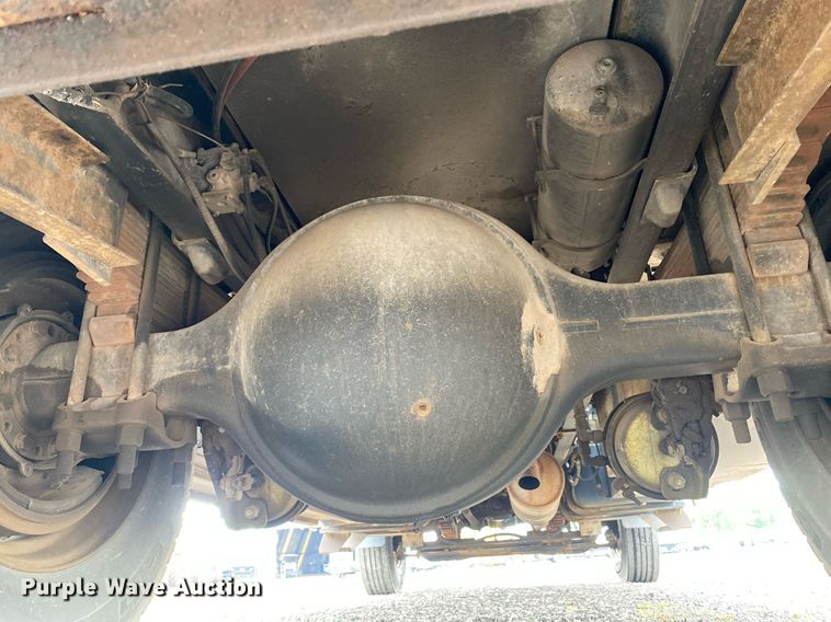 image for item KB9456 1998 Ford F800  winch truck