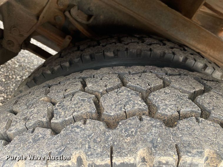 image for item KB9456 1998 Ford F800  winch truck