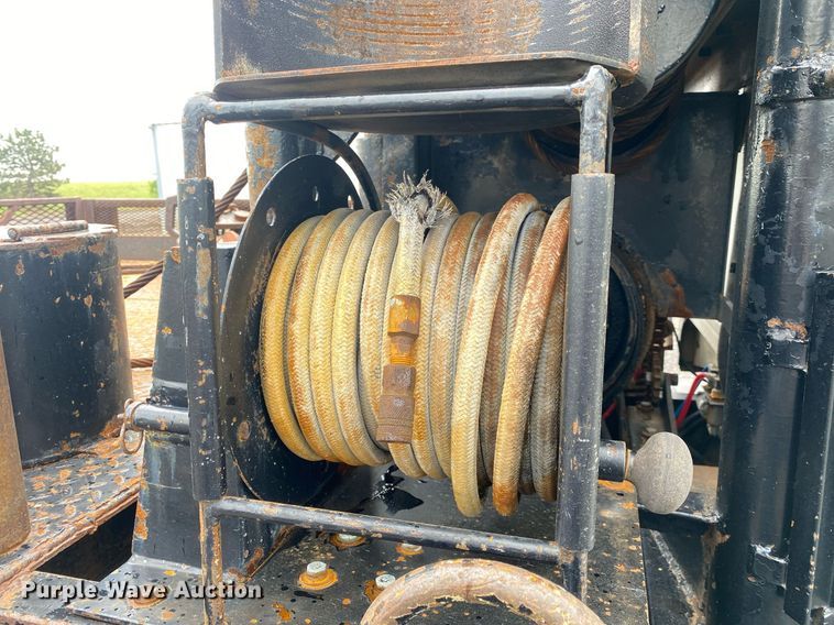 image for item KB9456 1998 Ford F800  winch truck