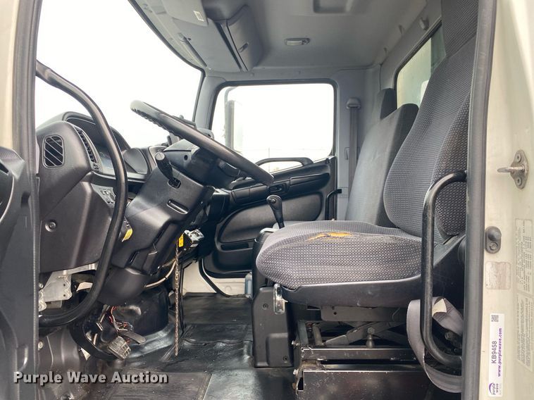 image for item KB9458 2010 Hino 268  box truck