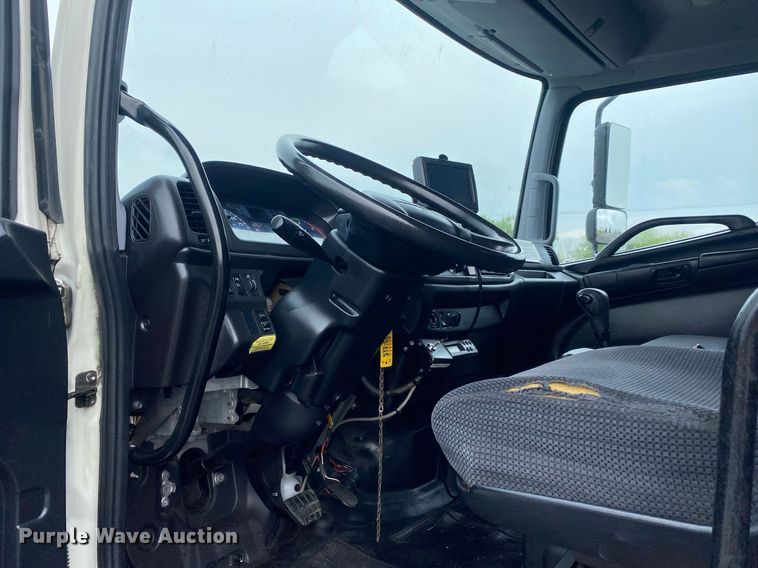 image for item KB9458 2010 Hino 268  box truck