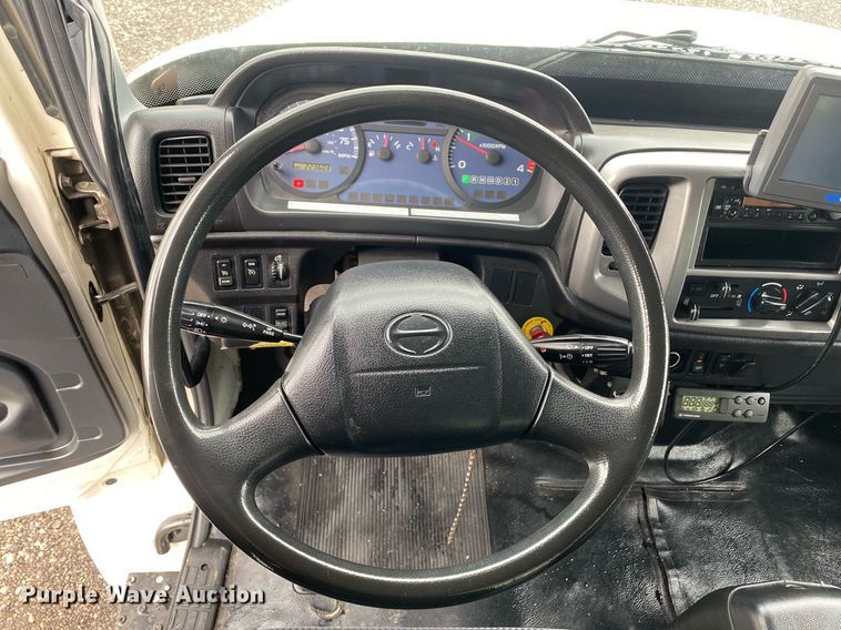 image for item KB9458 2010 Hino 268  box truck