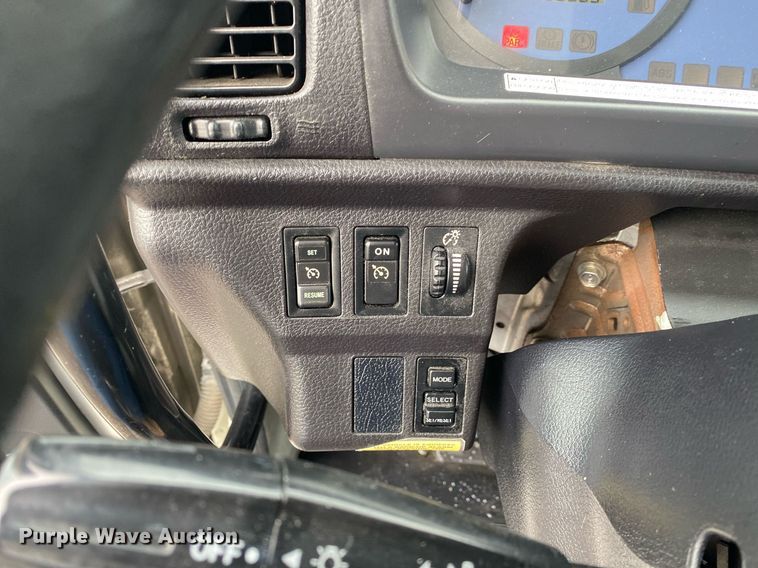 image for item KB9458 2010 Hino 268  box truck