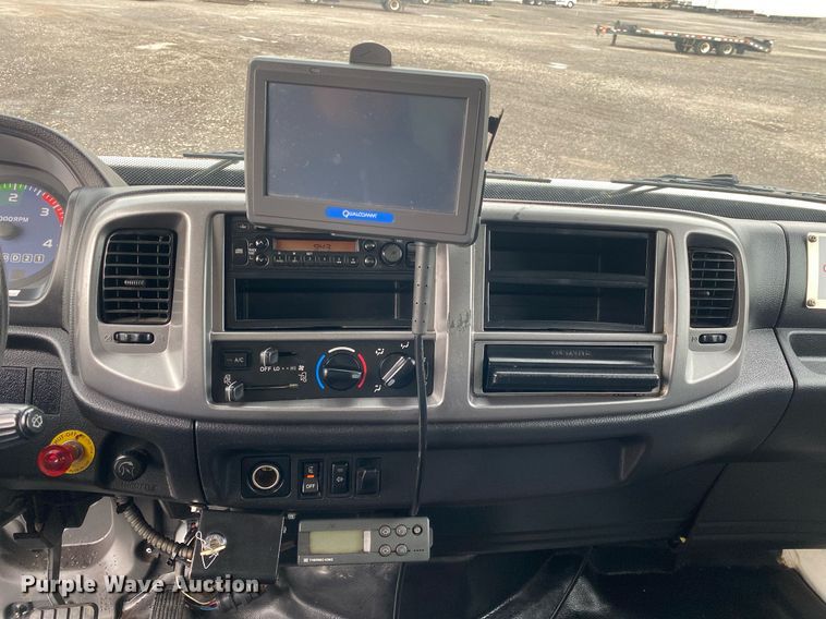 image for item KB9458 2010 Hino 268  box truck