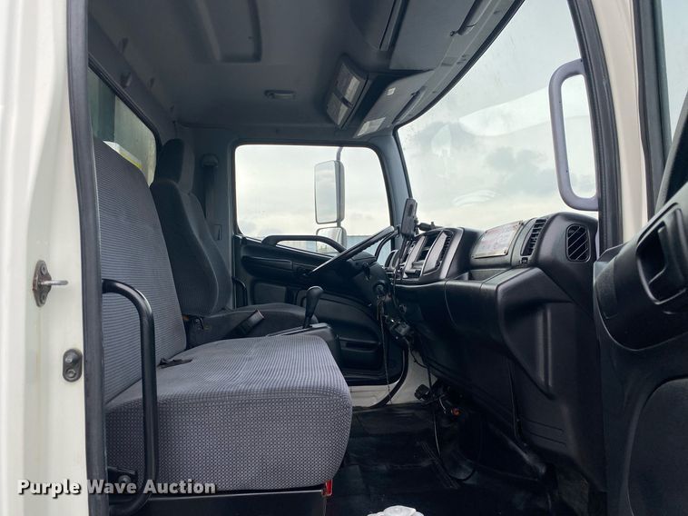 image for item KB9458 2010 Hino 268  box truck