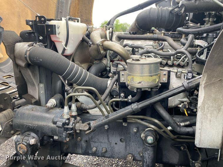 image for item KB9458 2010 Hino 268  box truck