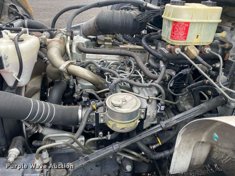 image for item KB9458 2010 Hino 268  box truck