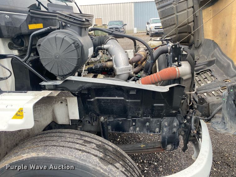 image for item KB9458 2010 Hino 268  box truck