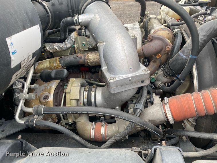 image for item KB9458 2010 Hino 268  box truck