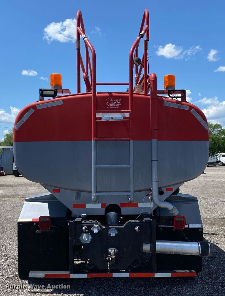 image for item KB9464 2005 Freightliner M2 Business Class  water truck