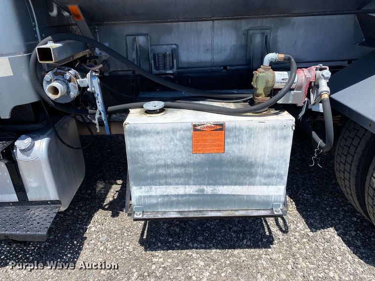 image for item KB9464 2005 Freightliner M2 Business Class  water truck