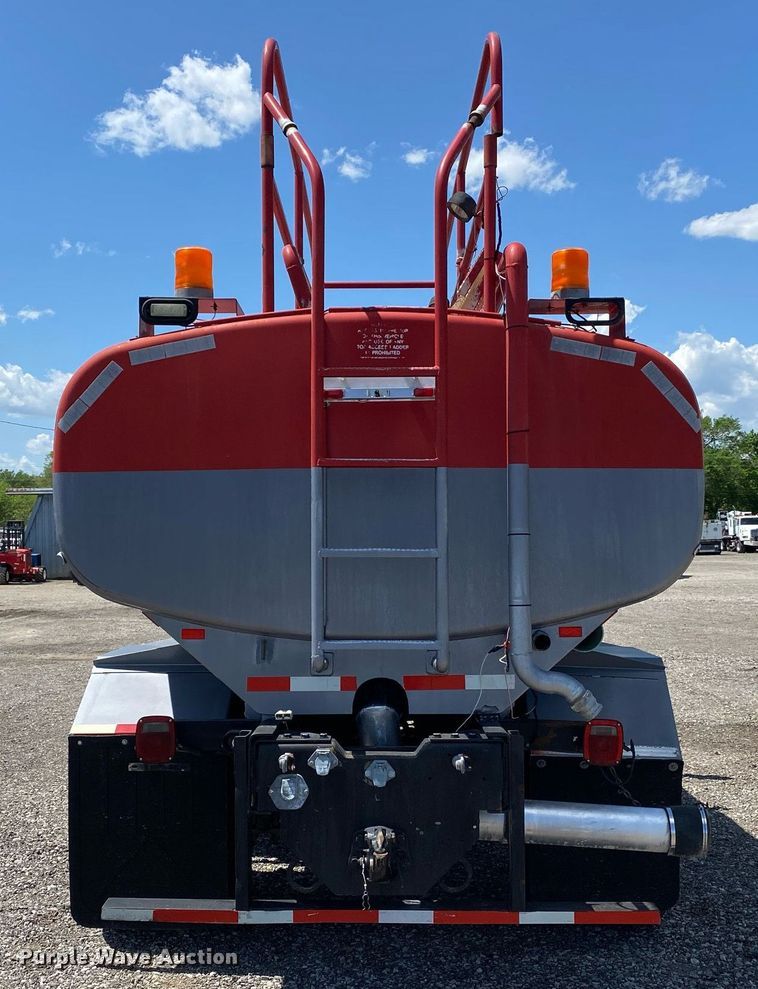 image for item KB9464 2005 Freightliner M2 Business Class  water truck