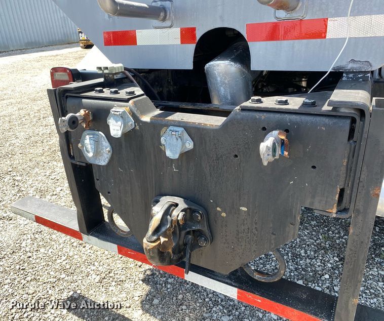 image for item KB9464 2005 Freightliner M2 Business Class  water truck