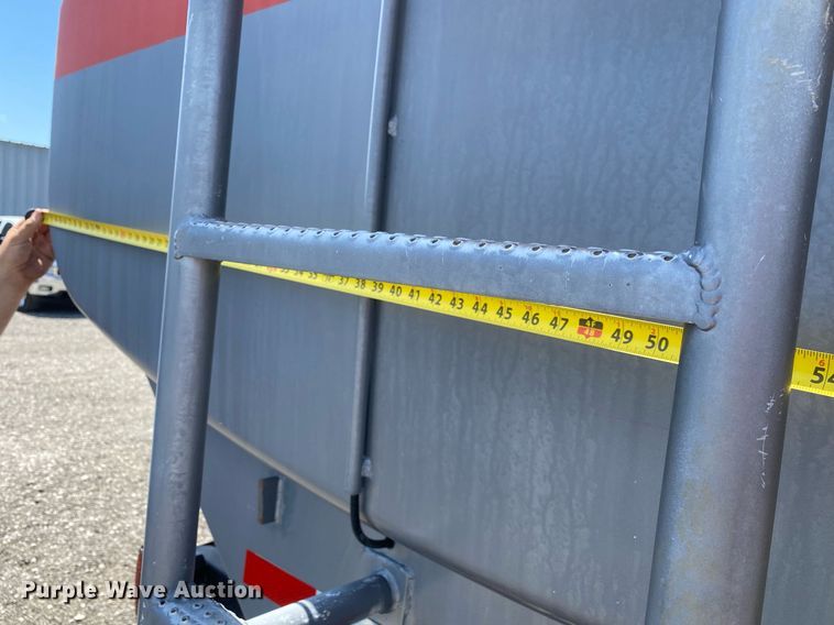 image for item KB9464 2005 Freightliner M2 Business Class  water truck