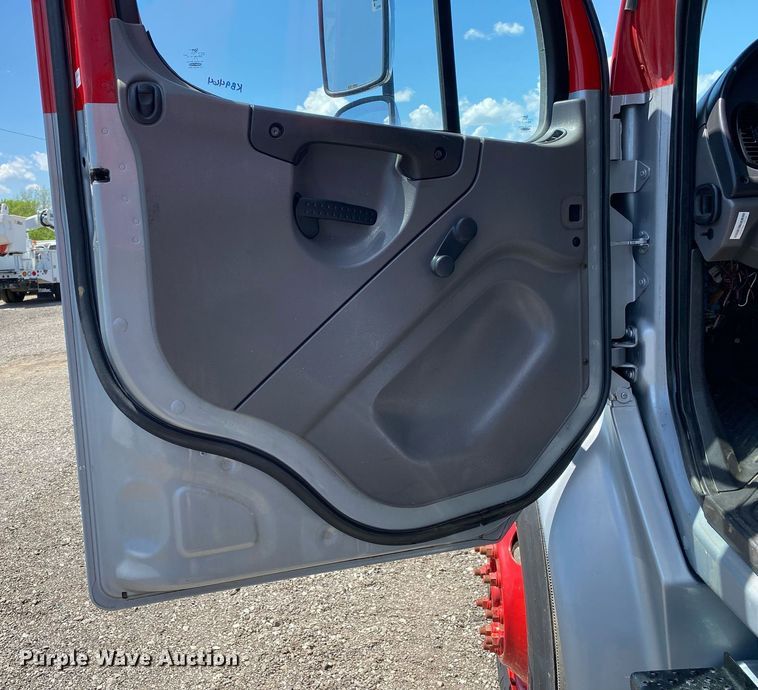 image for item KB9464 2005 Freightliner M2 Business Class  water truck