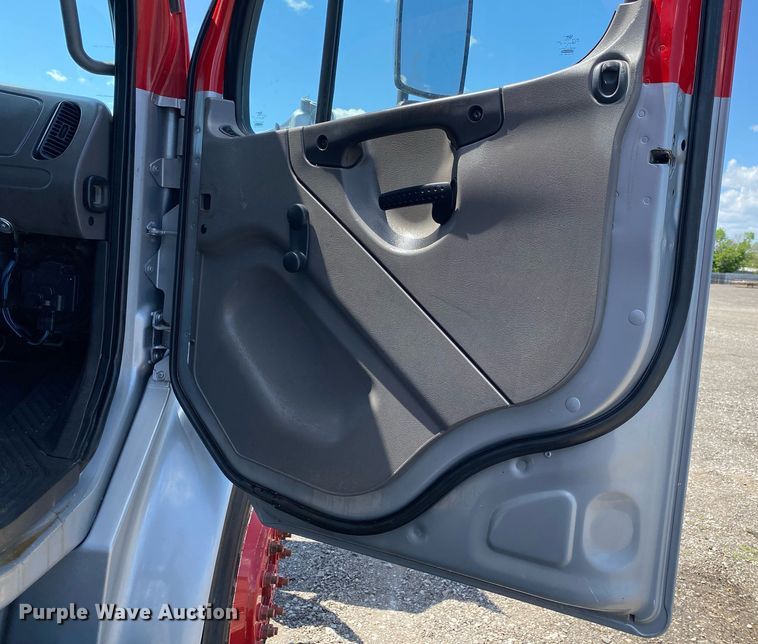 image for item KB9464 2005 Freightliner M2 Business Class  water truck