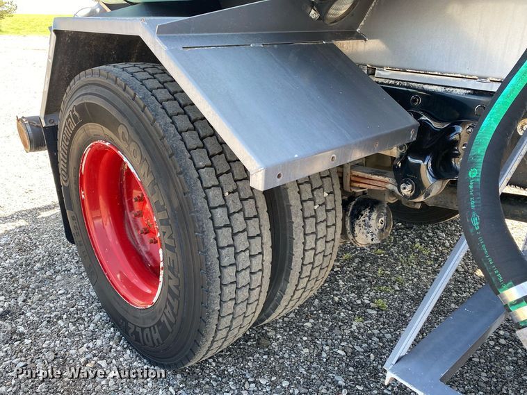 image for item KB9464 2005 Freightliner M2 Business Class  water truck