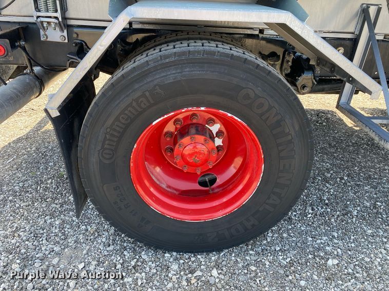 image for item KB9464 2005 Freightliner M2 Business Class  water truck