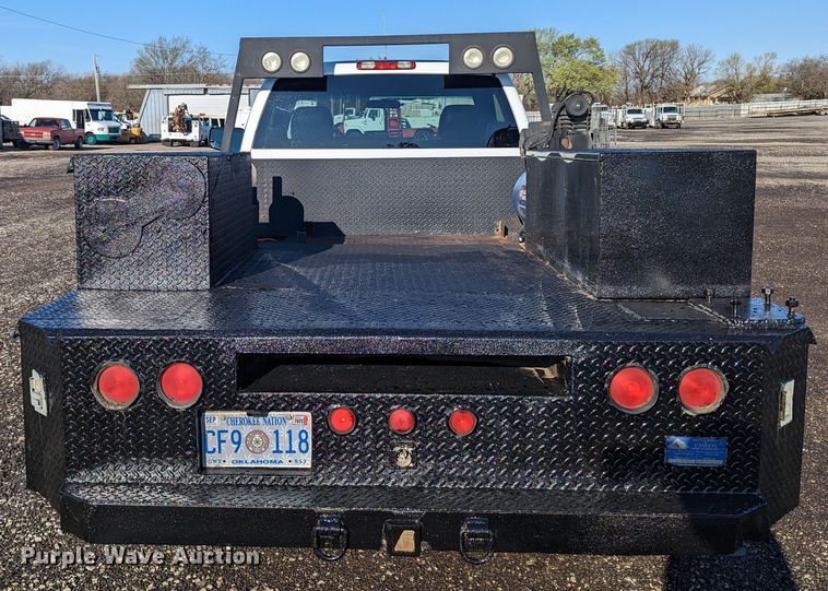 image for item KB9548 2005 Chevrolet Silverado 3500  flatbed pickup truck