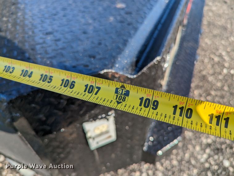 image for item KB9548 2005 Chevrolet Silverado 3500  flatbed pickup truck