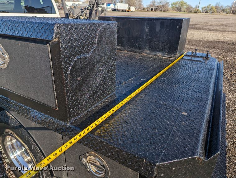 image for item KB9548 2005 Chevrolet Silverado 3500  flatbed pickup truck