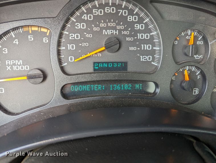 image for item KB9548 2005 Chevrolet Silverado 3500  flatbed pickup truck