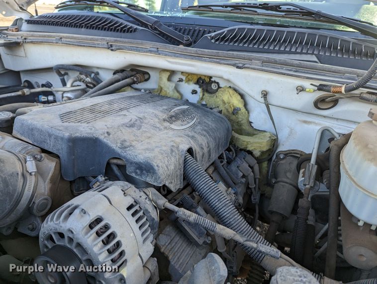 image for item KB9548 2005 Chevrolet Silverado 3500  flatbed pickup truck