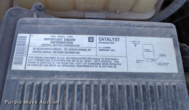 image for item KB9548 2005 Chevrolet Silverado 3500  flatbed pickup truck