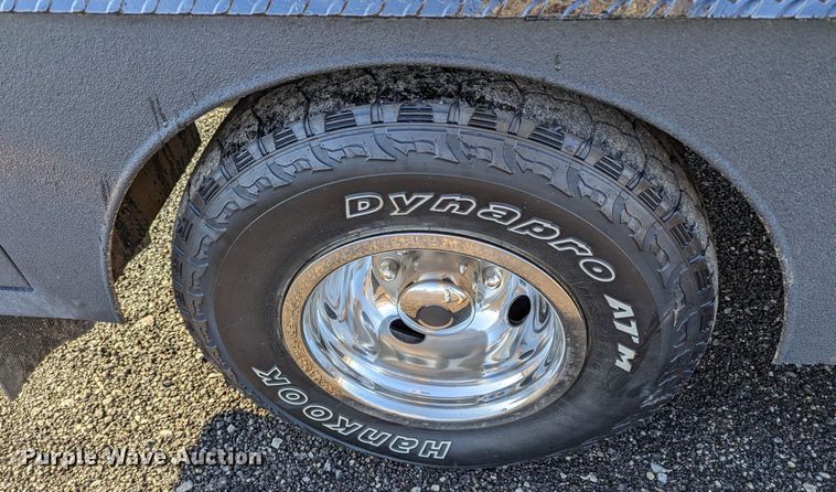 image for item KB9548 2005 Chevrolet Silverado 3500  flatbed pickup truck