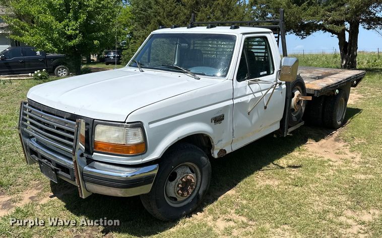 image for item KL9091 1995 Ford F350  flatbed pickup truck