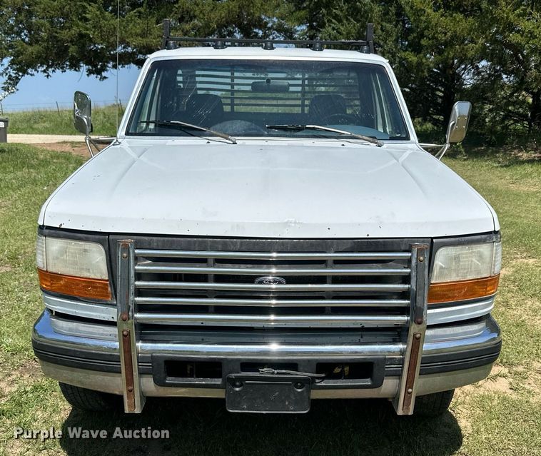 image for item KL9091 1995 Ford F350  flatbed pickup truck