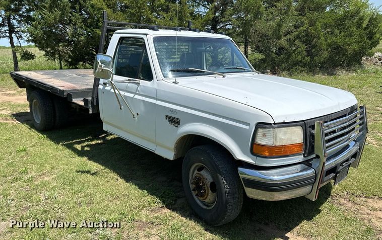 image for item KL9091 1995 Ford F350  flatbed pickup truck