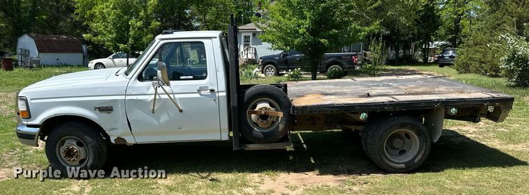 image for item KL9091 1995 Ford F350  flatbed pickup truck