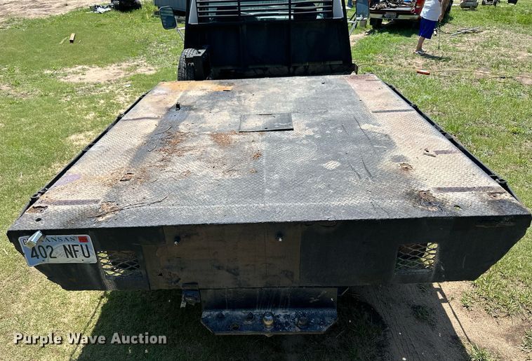 image for item KL9091 1995 Ford F350  flatbed pickup truck