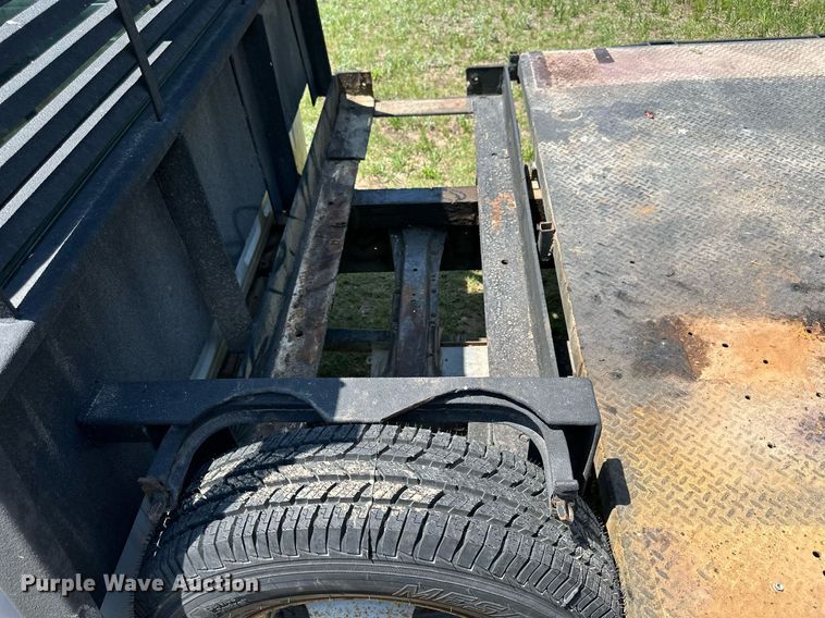 image for item KL9091 1995 Ford F350  flatbed pickup truck