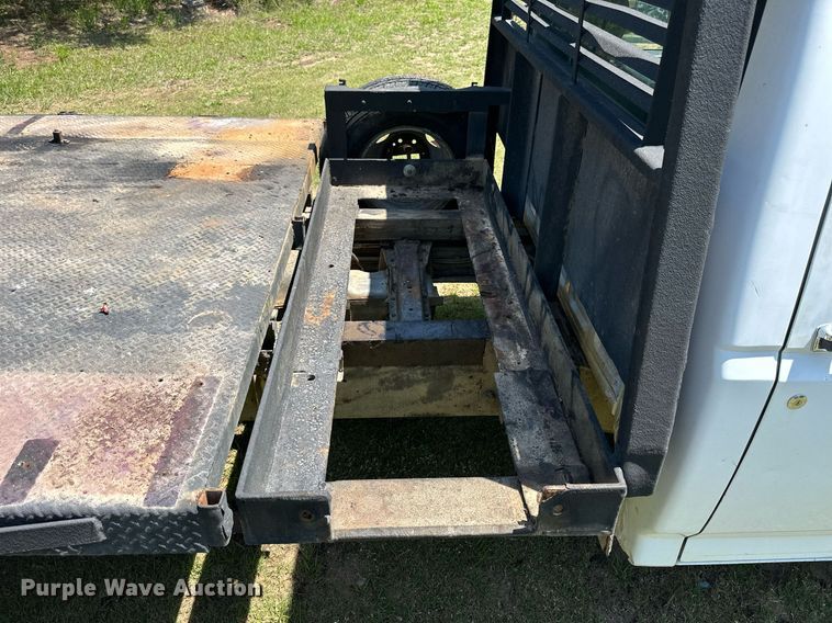image for item KL9091 1995 Ford F350  flatbed pickup truck