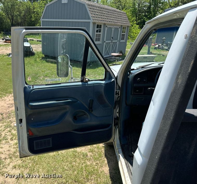 image for item KL9091 1995 Ford F350  flatbed pickup truck