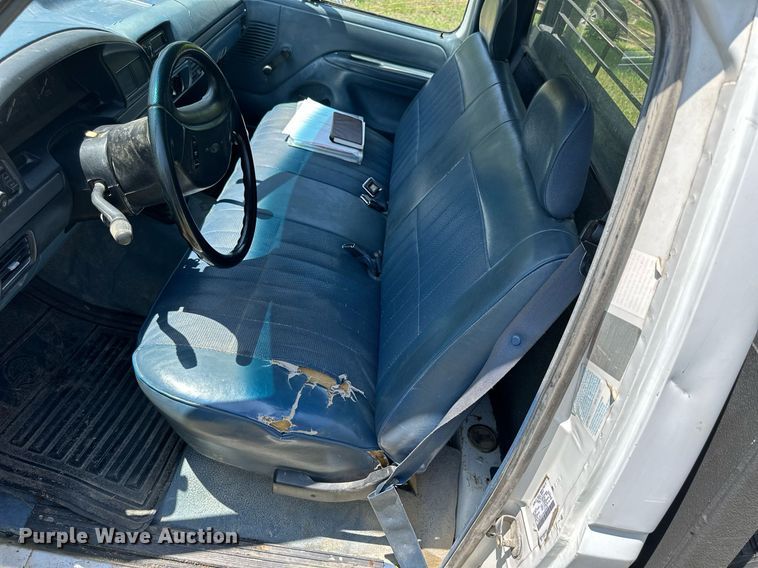 image for item KL9091 1995 Ford F350  flatbed pickup truck