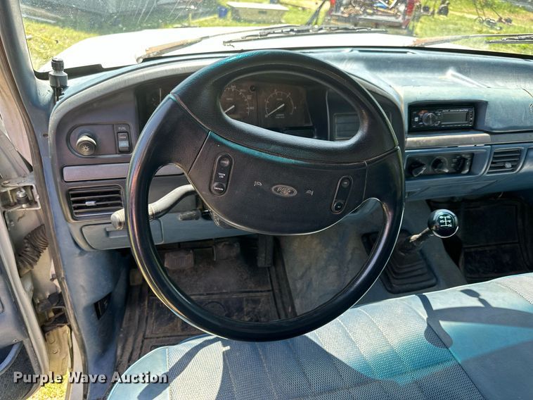 image for item KL9091 1995 Ford F350  flatbed pickup truck