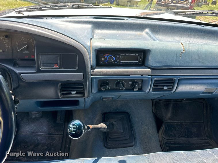 image for item KL9091 1995 Ford F350  flatbed pickup truck