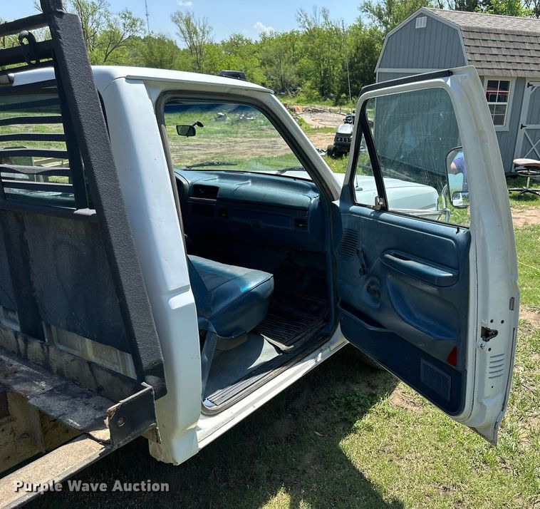 image for item KL9091 1995 Ford F350  flatbed pickup truck