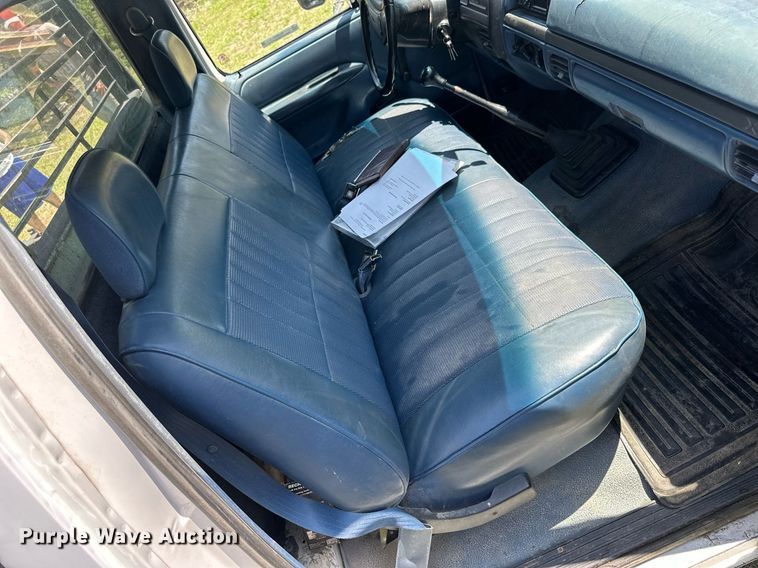 image for item KL9091 1995 Ford F350  flatbed pickup truck