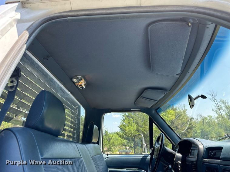 image for item KL9091 1995 Ford F350  flatbed pickup truck