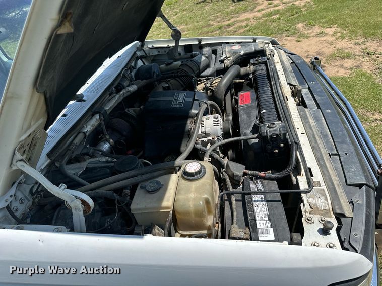 image for item KL9091 1995 Ford F350  flatbed pickup truck