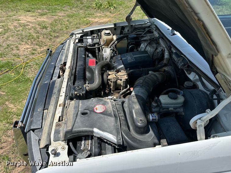 image for item KL9091 1995 Ford F350  flatbed pickup truck