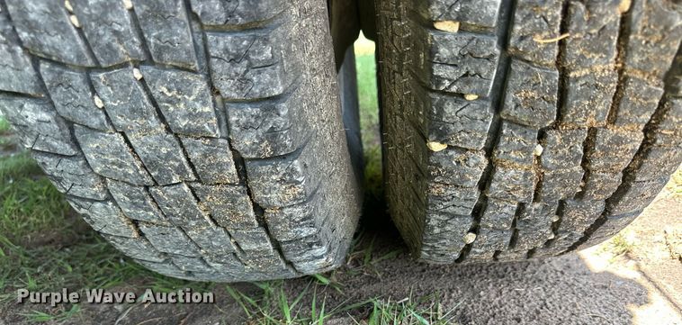 image for item KL9091 1995 Ford F350  flatbed pickup truck