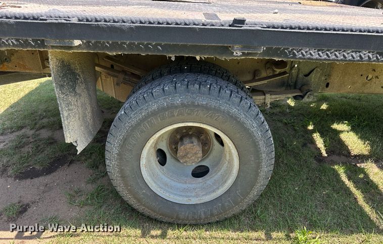 image for item KL9091 1995 Ford F350  flatbed pickup truck