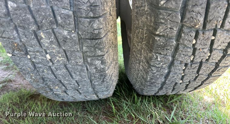 image for item KL9091 1995 Ford F350  flatbed pickup truck