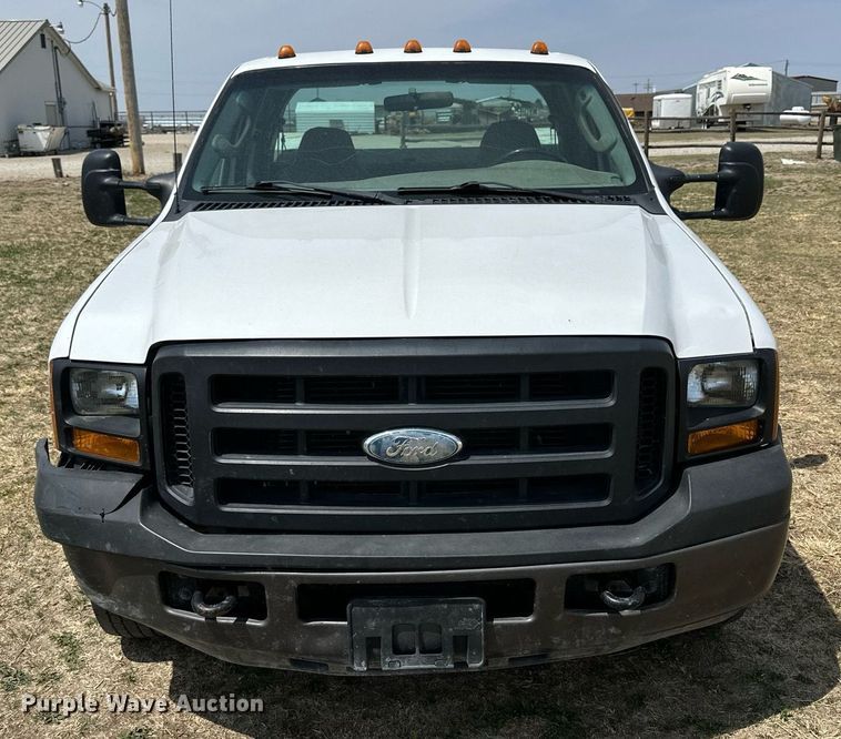 image for item KL9145 2007 Ford F350 Super Duty  SuperCab utility bed pickup truck